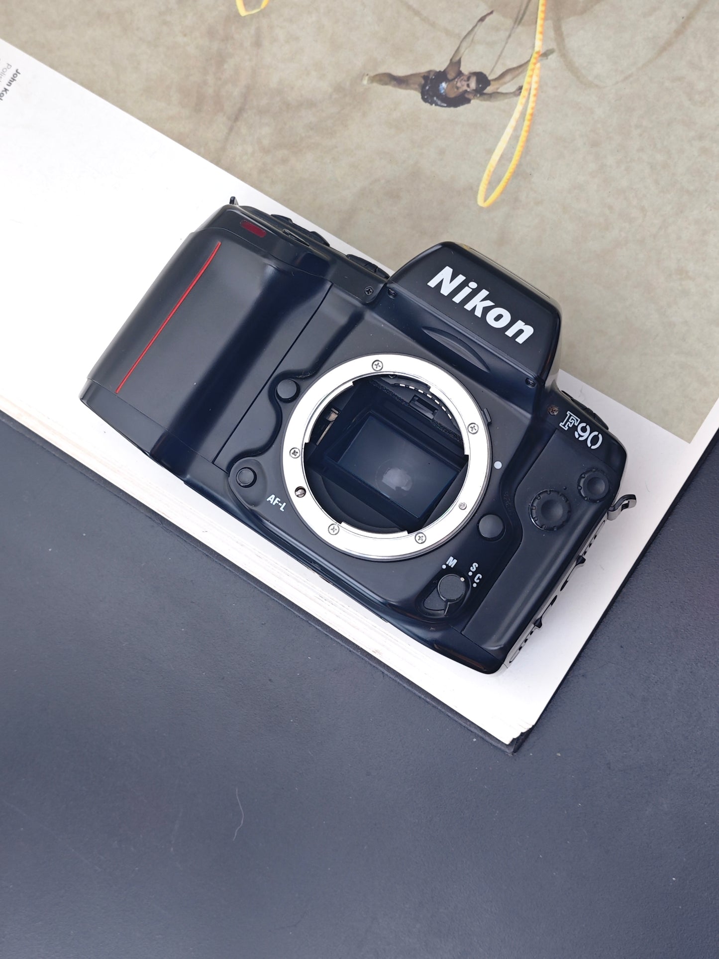 Nikon F90 with Nikon ED AF Nikkor 80-200mm F2.8 D