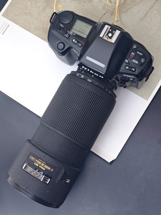 Nikon F90 with Nikon ED AF Nikkor 80-200mm F2.8 D