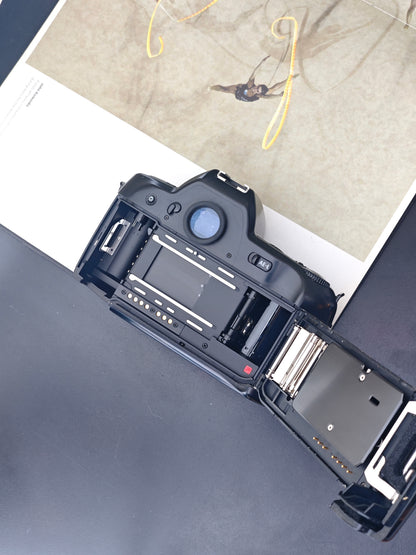 Nikon F90 with Nikon ED AF Nikkor 80-200mm F2.8 D