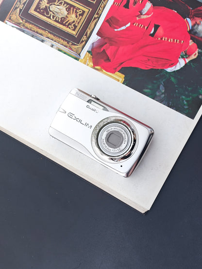 Used Casio EXILIM EX-Z550 silver Digital Camera [No charger, with box]