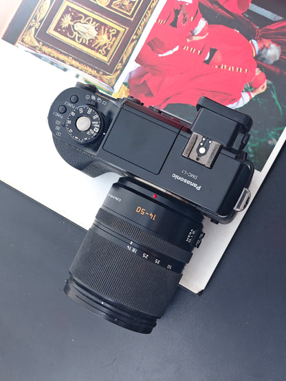 Used Panasonic Lumix DMC-L1 with Leica D Vario-Elmarit 14-50mm F2.8-3.5 ASPH. MEGA O.I.S. Camera [No charger]