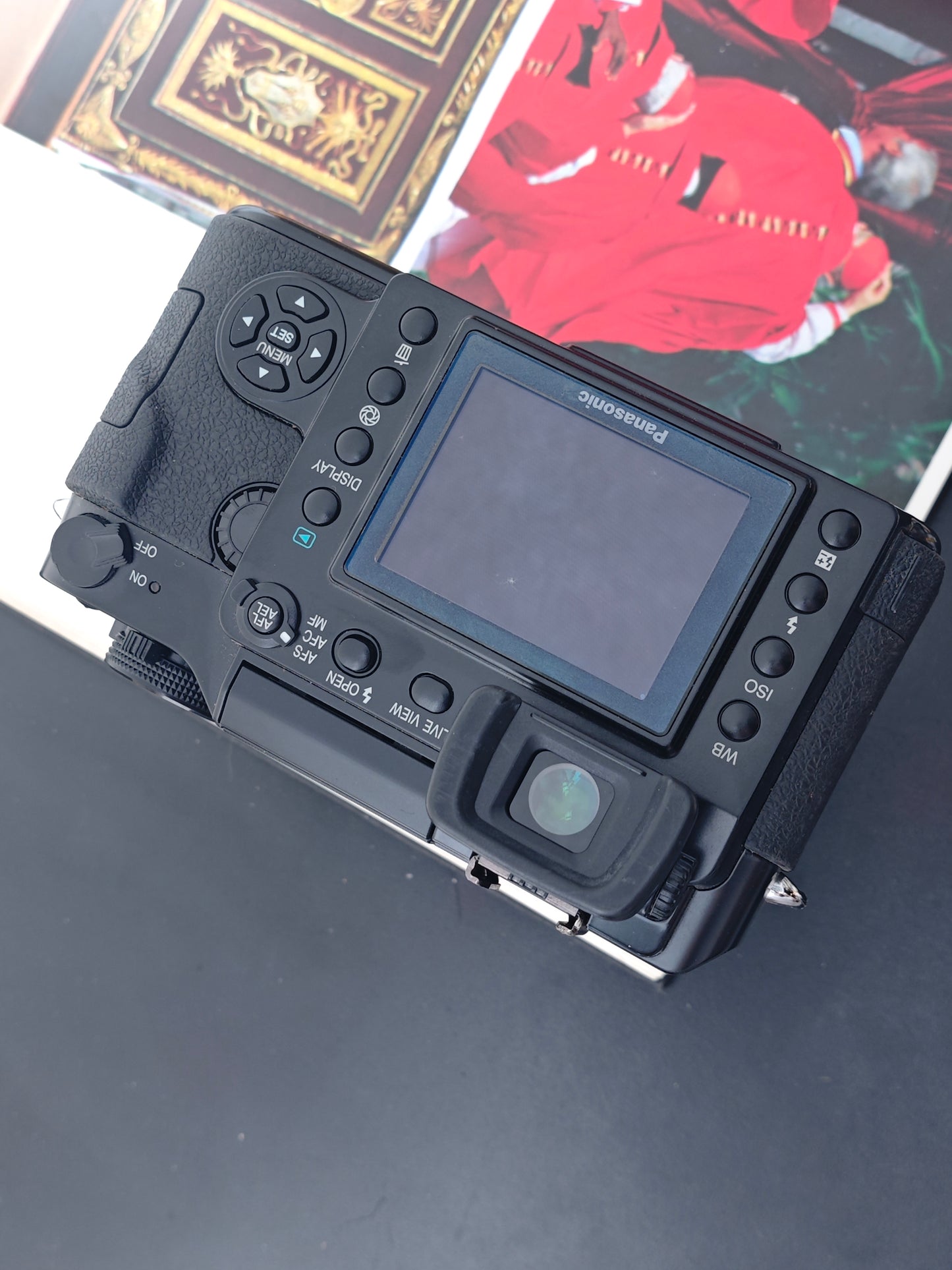 Used Panasonic Lumix DMC-L1 with Leica D Vario-Elmarit 14-50mm F2.8-3.5 ASPH. MEGA O.I.S. Camera [No charger]