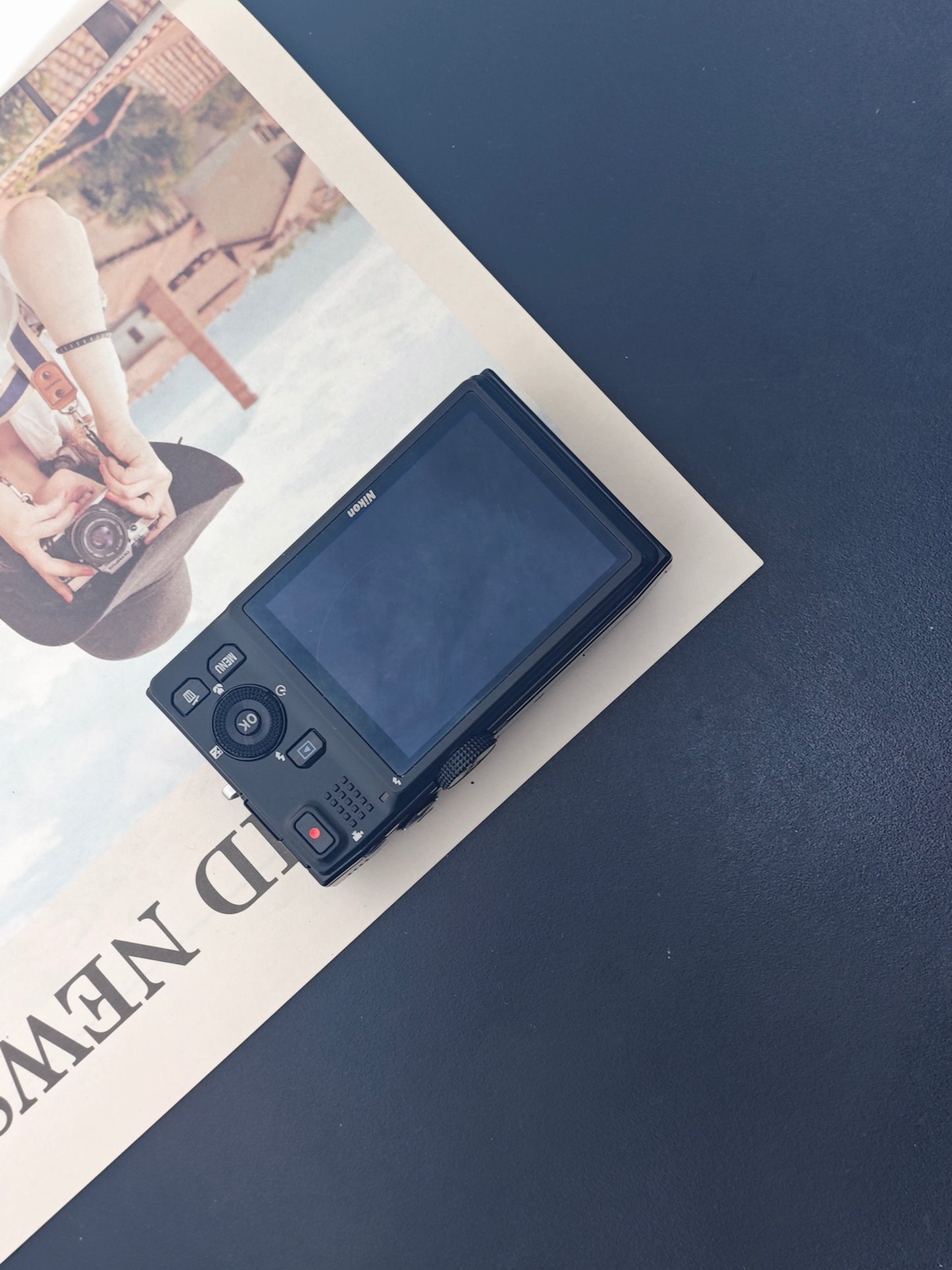 Used Nikon Coolpix S8200 black Digital Camera [No charger, with box]