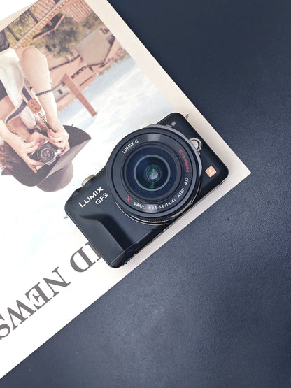 Used Panasonic Lumix DMC-GF3 with with Lumix G Vario 14-42mm F3.5-5.6 [JPY only]