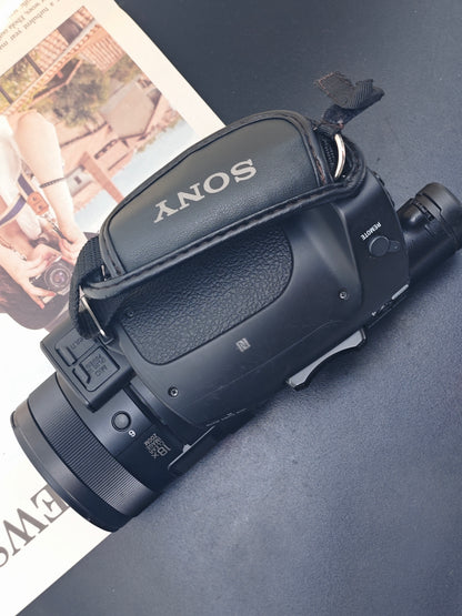 *READ* Used Sony FDR-AX700 Handycam [JPN only, No charger] #3013255