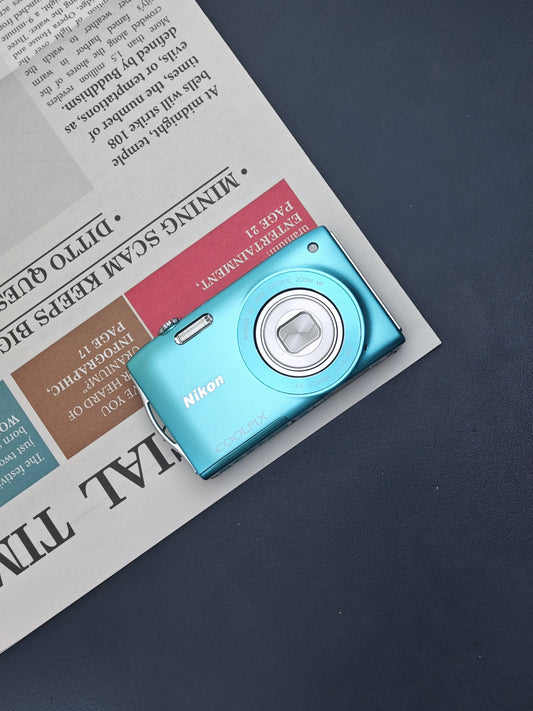Used Nikon Coolpix S3300 light blue Digital Camera [No charger]