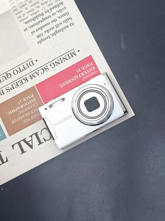 Used Olympus μ 1060 white Digital Camera [No charger, with box]