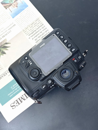 Used Nikon D700 with Nikon AF-s Nikkor 18-70mm F3.5-4.5 ED DX