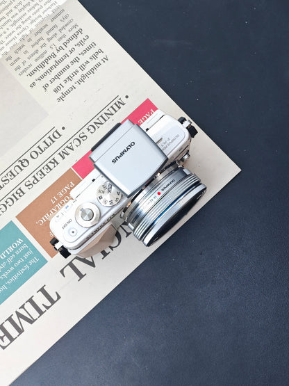 Used Olympus PEN Lite E-PL7 with M.Zuiko 14-42mm F3.5-5.6 EZ ED MSC [+4FS1, No charger] #BHAA64956