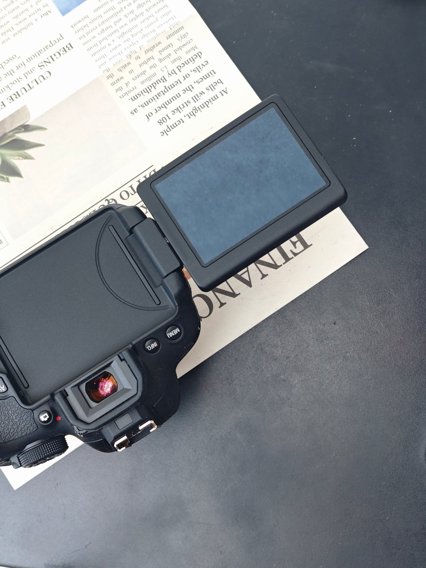 Used Canon EOS Kiss X7i with EF-S 18-55mm F3.5-5.6 IS STM [No charger]
