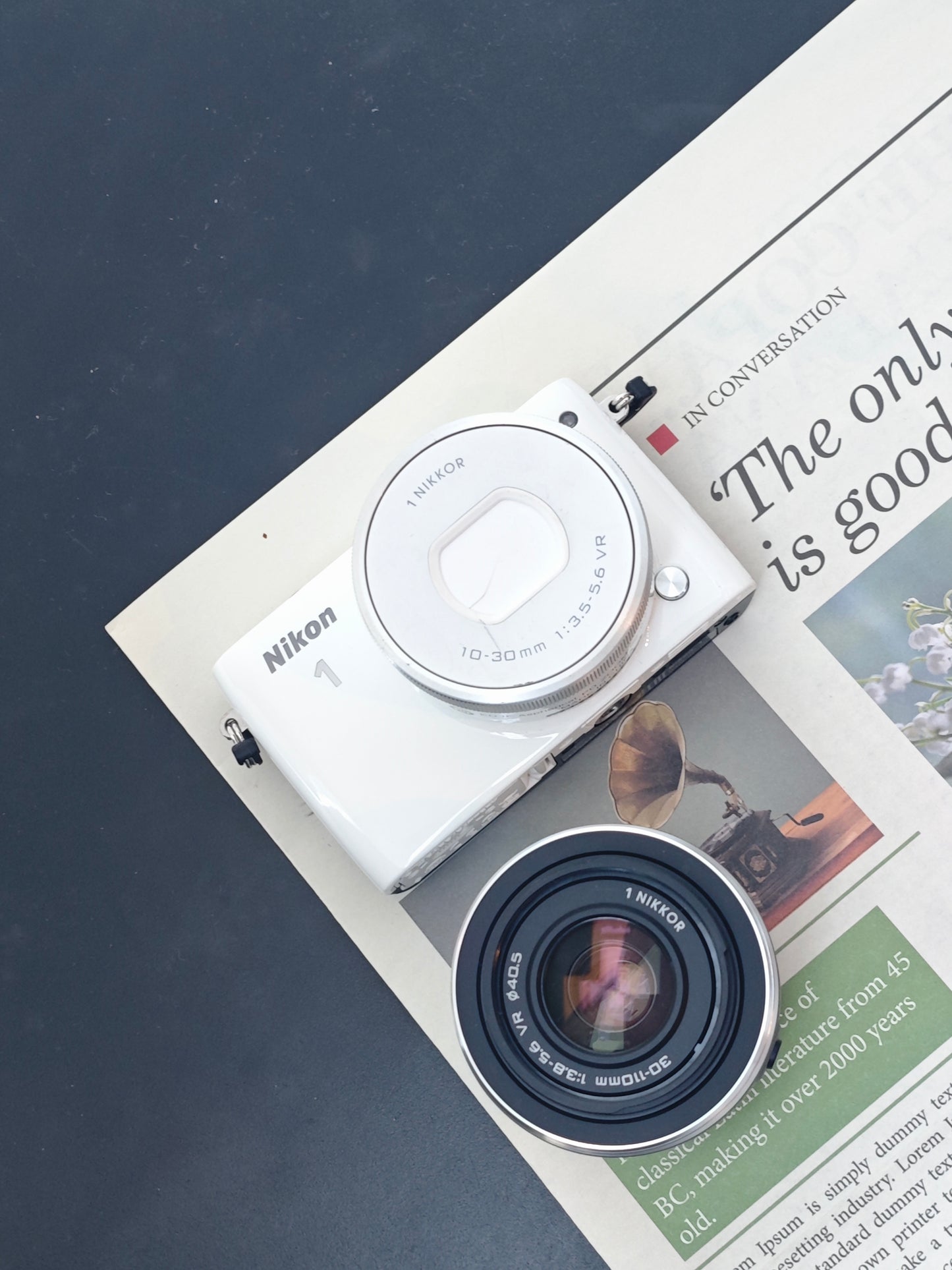 Used Nikon 1 S2 white with Double Zoom Kit