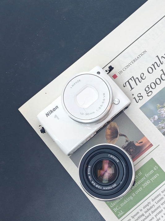 Used Nikon 1 S2 white with Double Zoom Kit