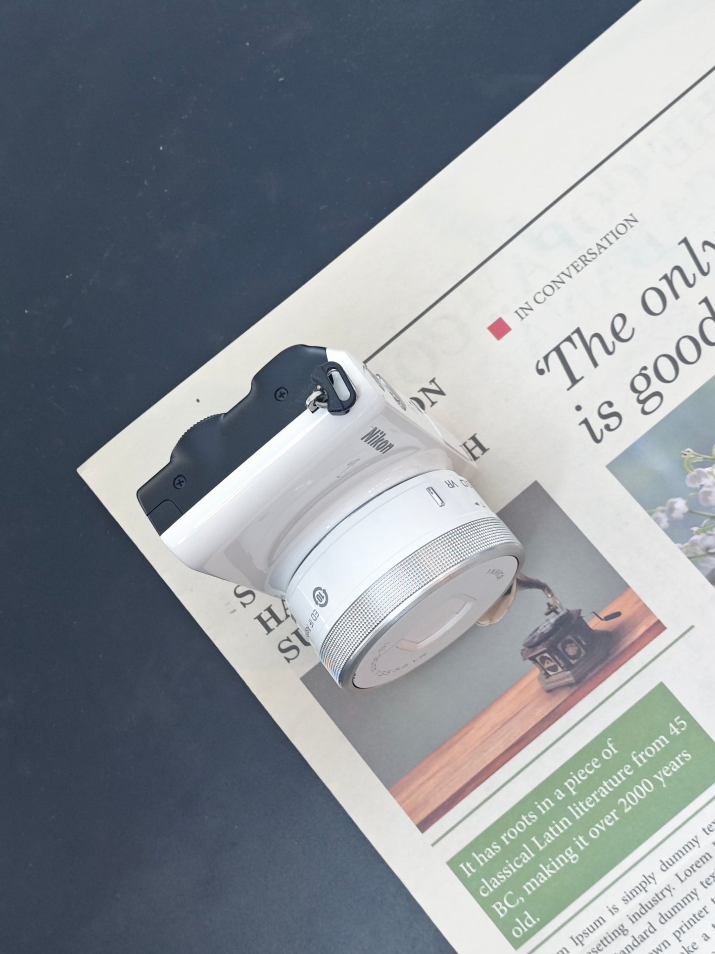 Used Nikon 1 S2 white with Double Zoom Kit