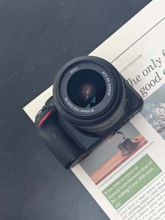 Used Nikon D5200 with AF-S DX Nikkor 18-55mm F3.5-5.6 G VR [No charger]
