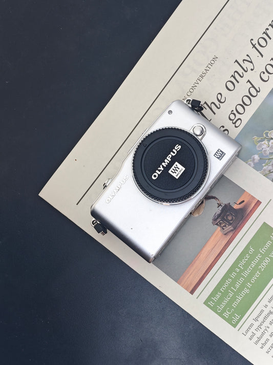 Used Olympus PEN Mini E-PM1 silver body [No charger]