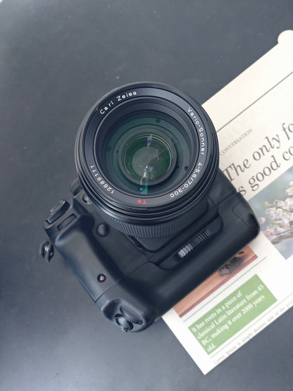 Contax N1 with Vario-Sonnar 70-300mm F4-5.6 [+Battery Holder P-9]