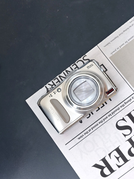 Used Fujifilm FinePix F600 EXR silver Digital Camera [No charger]