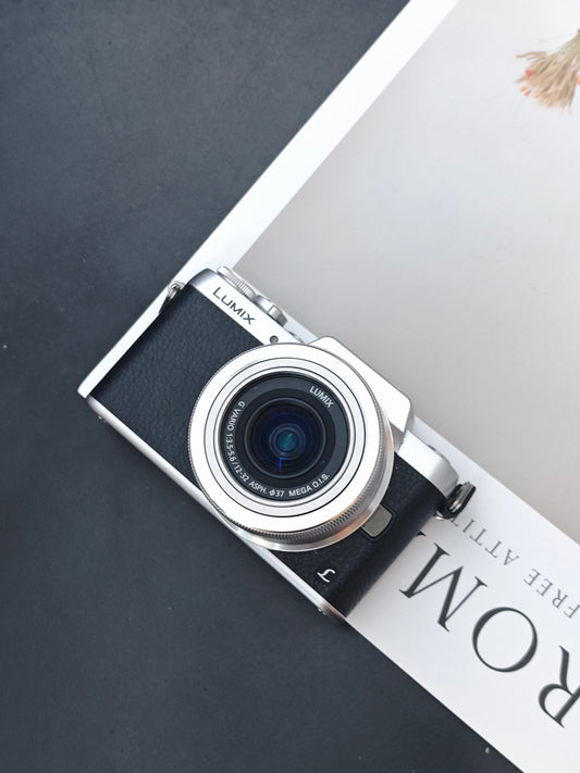 Used Panasonic Lumix DMC-GF7 with G Vario 12-32mm F3.5-5.6 Mega O.I.S. [JPN only]