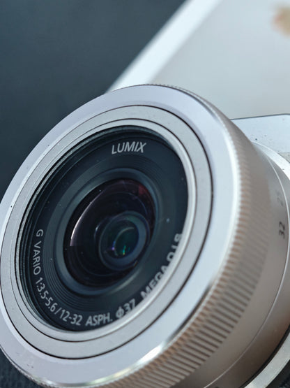 Used Panasonic Lumix DMC-GF7 with G Vario 12-32mm F3.5-5.6 Mega O.I.S. [JPN only]