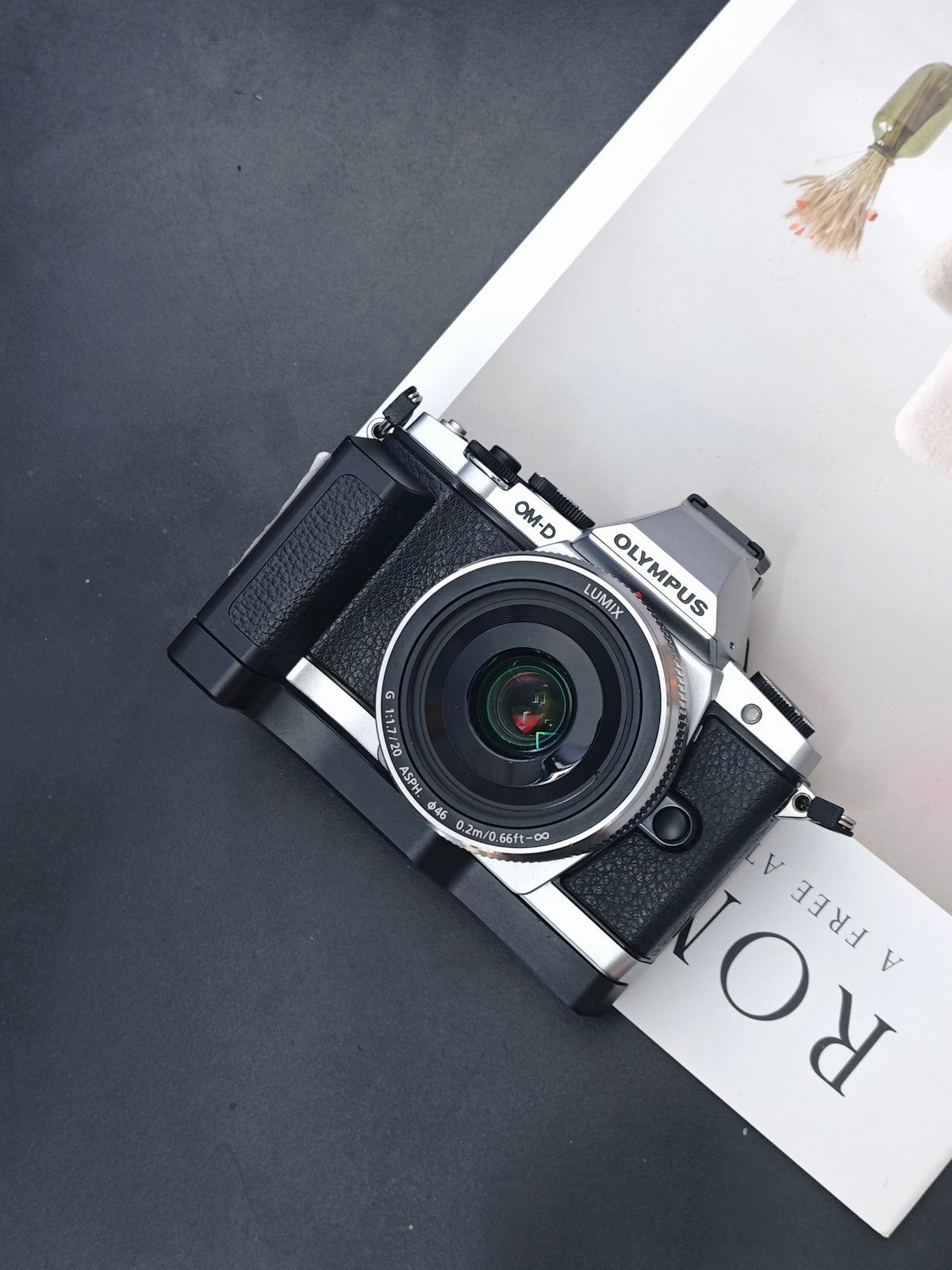 Used Olympus OM-D E-M5 with Lumix G 20mm F1.7 ASPH.