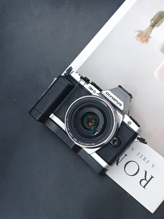 Used Olympus OM-D E-M5 with Lumix G 20mm F1.7 ASPH.