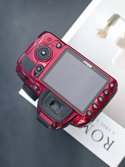 Used Nikon D3100 red with Double Zoom Kit