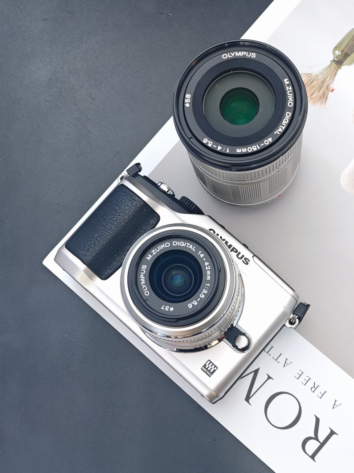 Used Olympus PEN E-PL2 with Double Zoom Kit #B4XA95580
