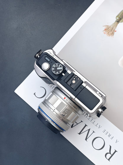 Used Olympus PEN E-PL2 with Double Zoom Kit #B4XA95580