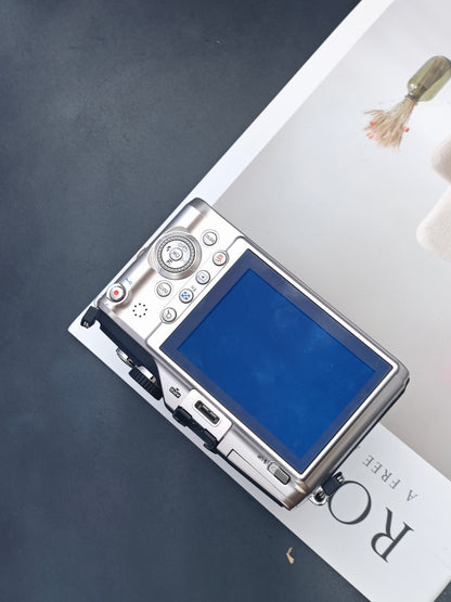 Used Olympus PEN E-PL2 with Double Zoom Kit #B4XA95580