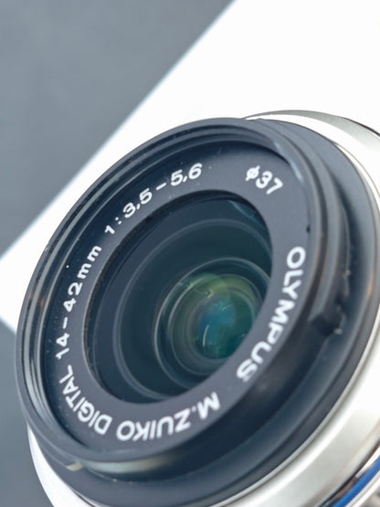 Used Olympus PEN E-PL2 with Double Zoom Kit #B4XA95580