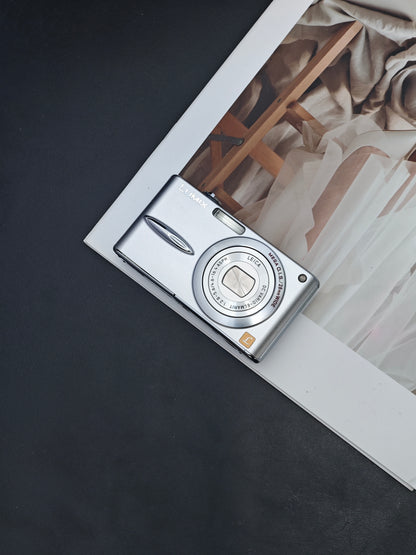 Used Panasonic Lumix DMC-FX30 silver Digital Camera [with box]