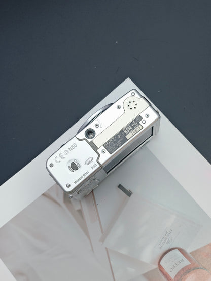 Used Sony Cyber-Shot DSC-W7 silver Digital Camera [with box]