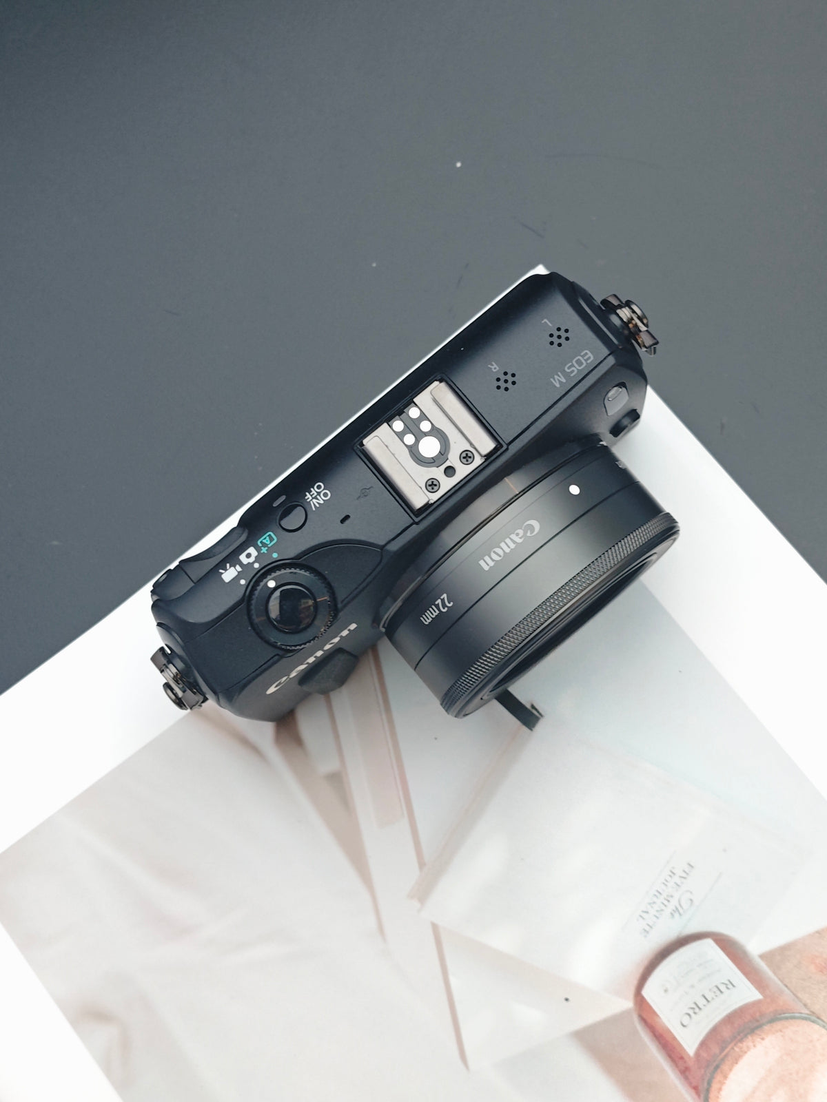 Used Canon EOS M black with EF-M 22mm F2 STM [No charger]