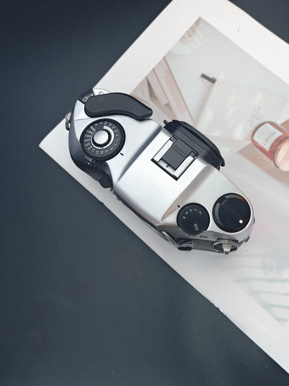 Leica R8 Silver Chrome body