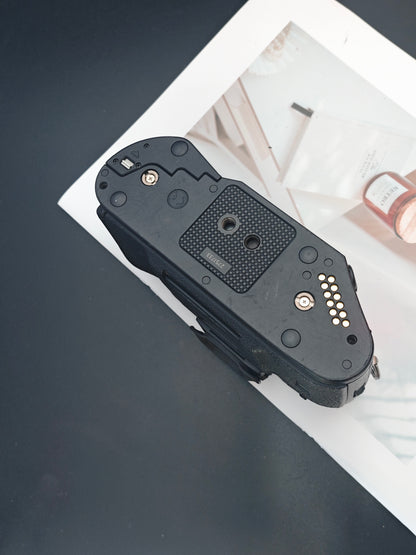 Leica R8 Silver Chrome body