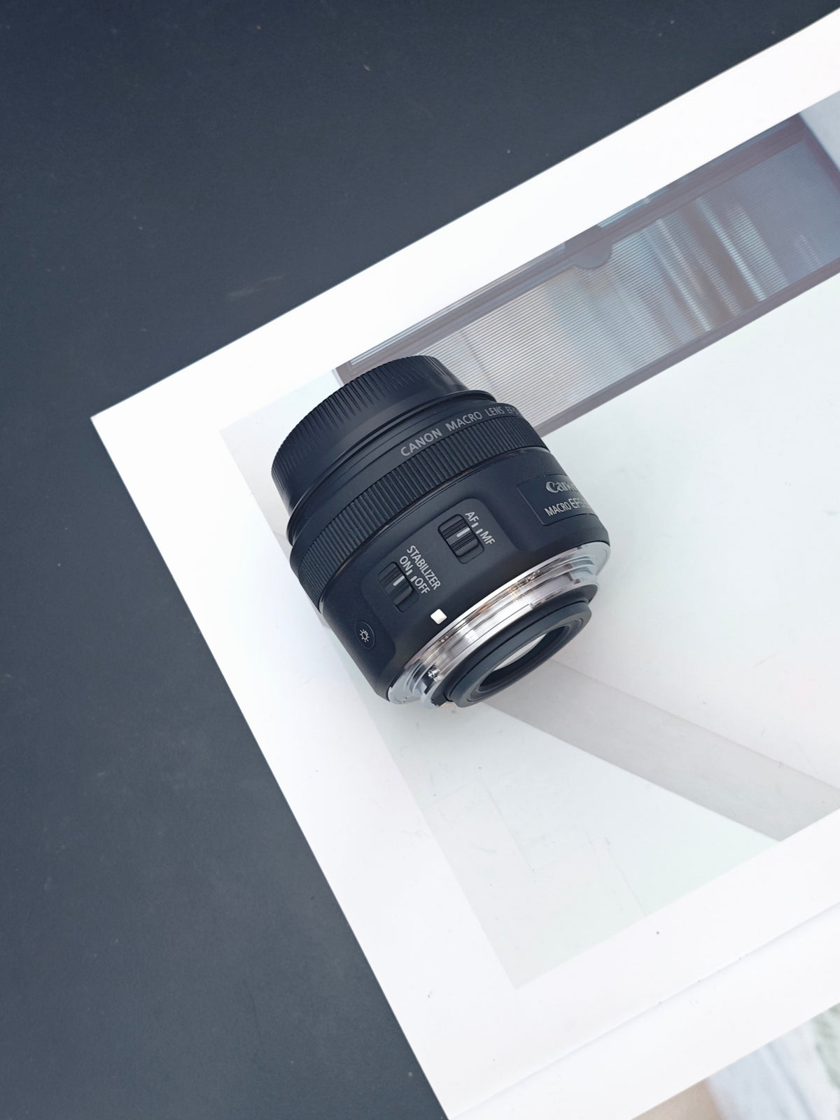 Canon Macro Lens EF-S 35mm F2.8 IS STM