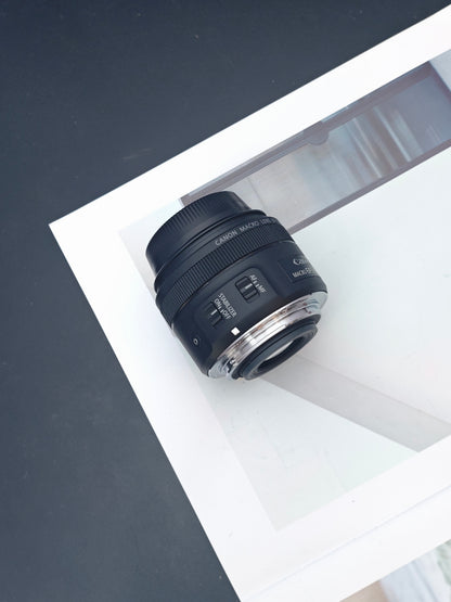 Canon Macro Lens EF-S 35mm F2.8 IS STM