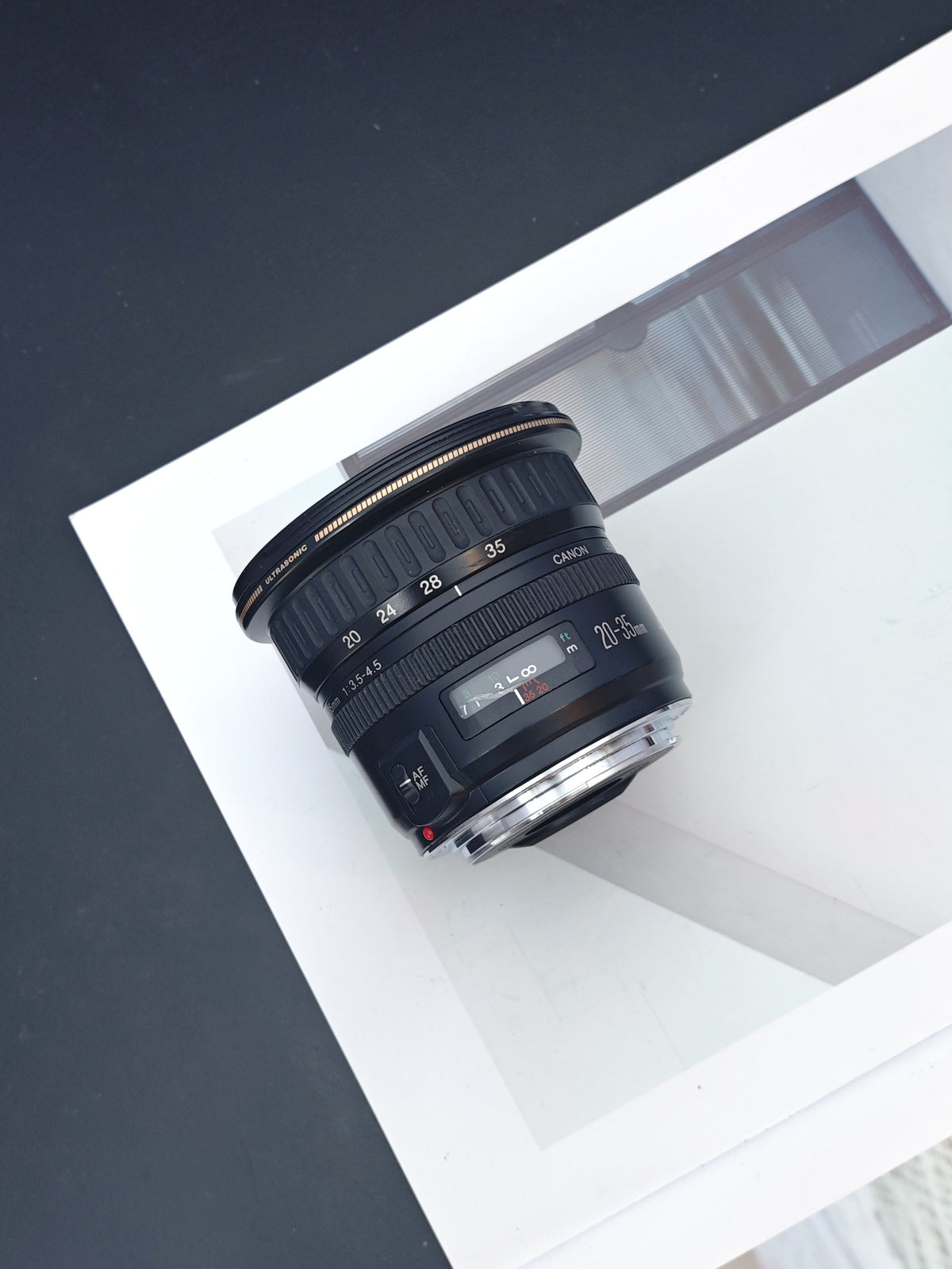 Canon Zoom Lens EF 20-35mm F3.5-4.5 USM