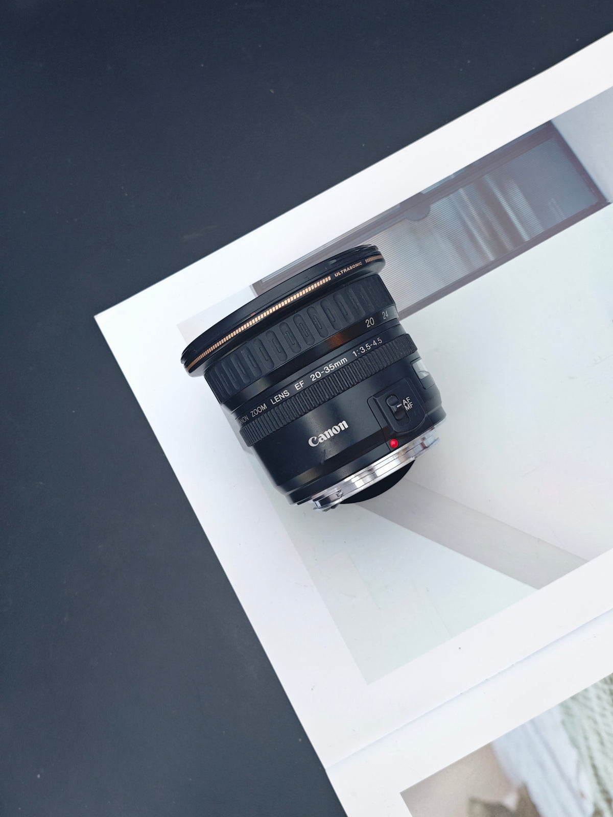 Canon Zoom Lens EF 20-35mm F3.5-4.5 USM