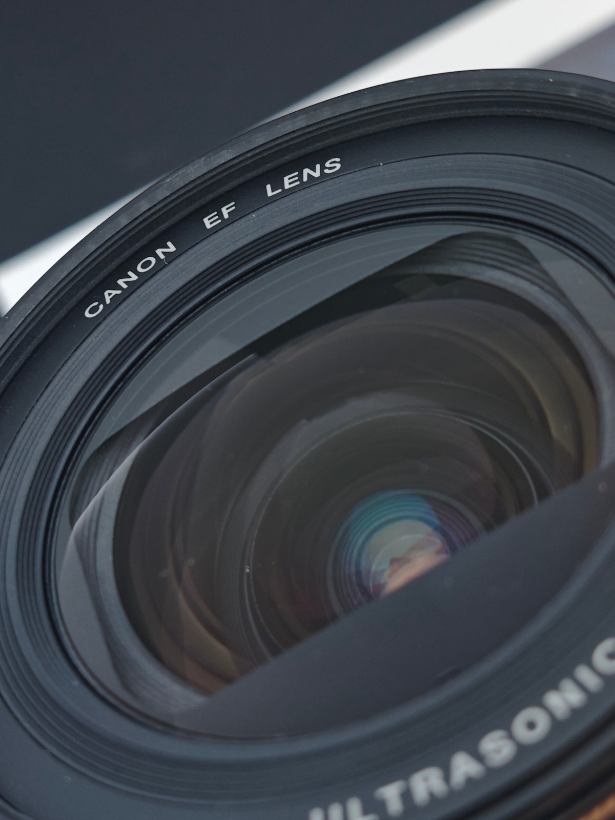 Canon Zoom Lens EF 20-35mm F3.5-4.5 USM