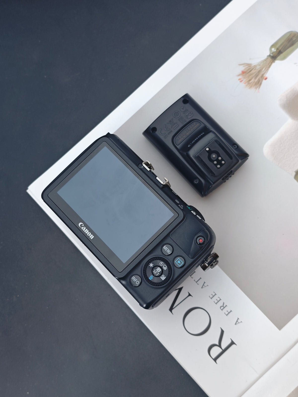 Used Canon EOS M2 with Canon Lens EF-S 22mm f2 STM and EF-M 18-55mm F3.5-5.6 IS STM [+Speedlite 90EX]