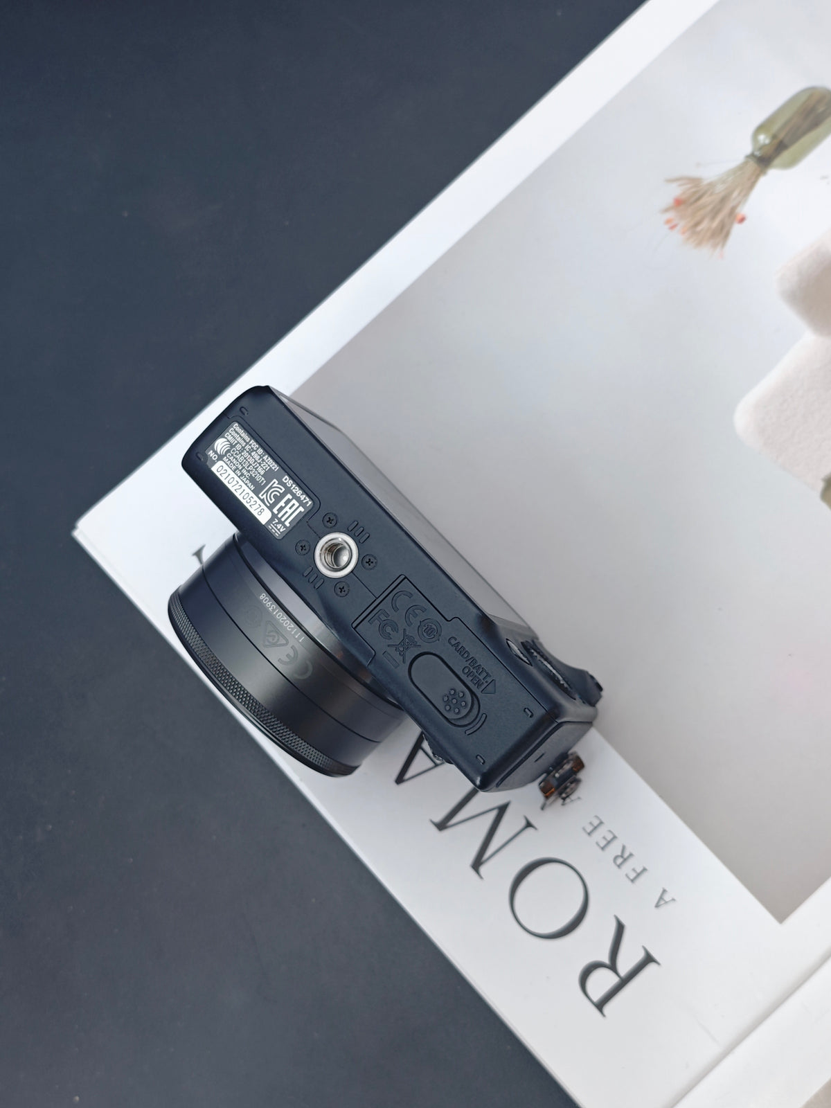 Used Canon EOS M2 with Canon Lens EF-S 22mm f2 STM and EF-M 18-55mm F3.5-5.6 IS STM [+Speedlite 90EX]