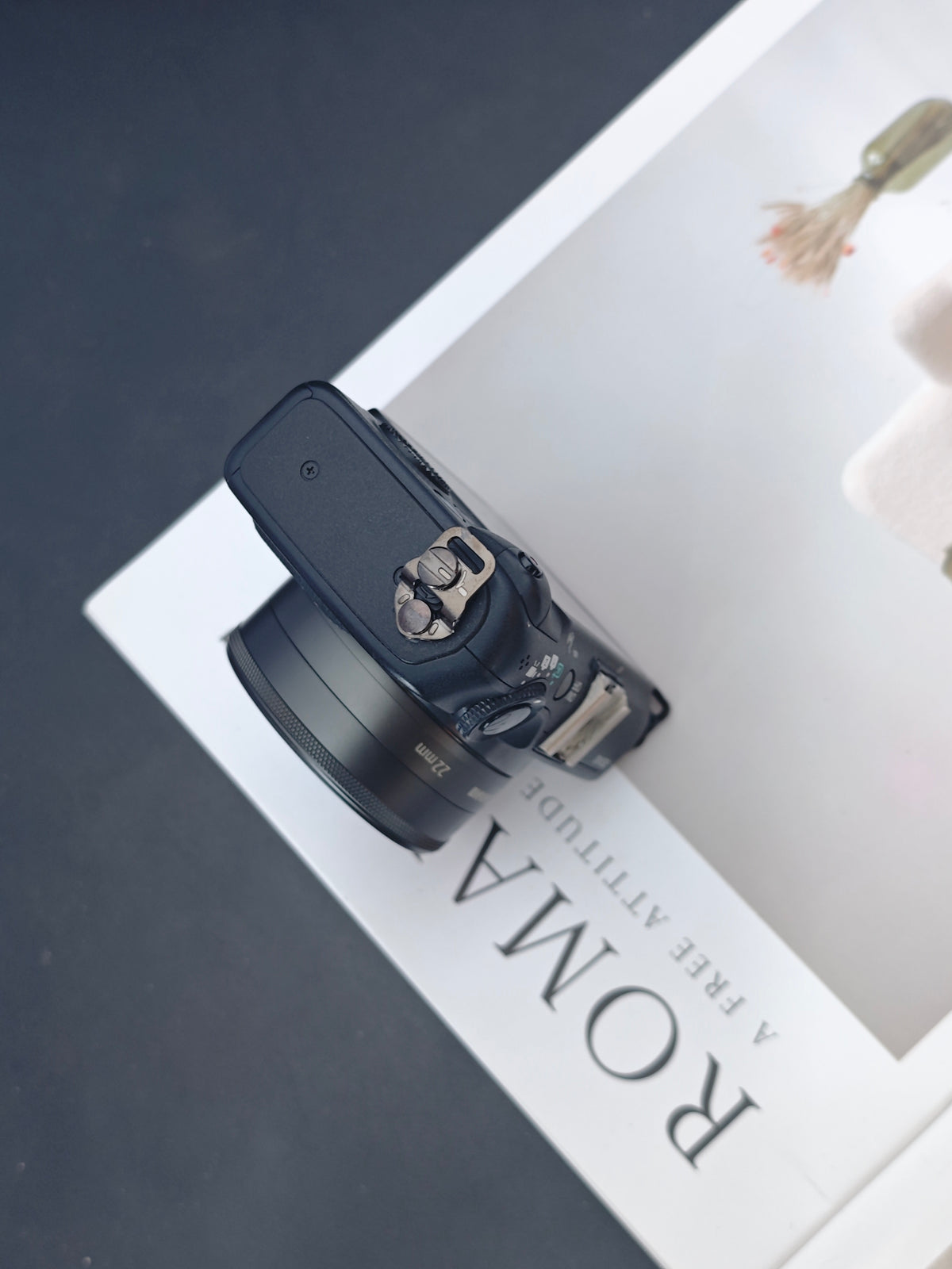 Used Canon EOS M2 with Canon Lens EF-S 22mm f2 STM and EF-M 18-55mm F3.5-5.6 IS STM [+Speedlite 90EX]
