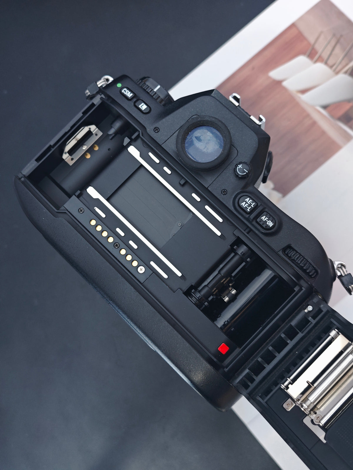 Nikon F100 with Nikon AF Nikkor 28-200mm F3.5-5.6 D