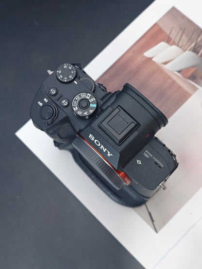 Used Sony α7RIII body ILCE-7RM3 [+VG-C3EM, JPN only, No charger]