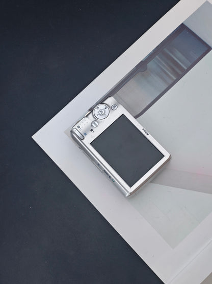Used Nikon Coolpix L20 silver Digital Camera