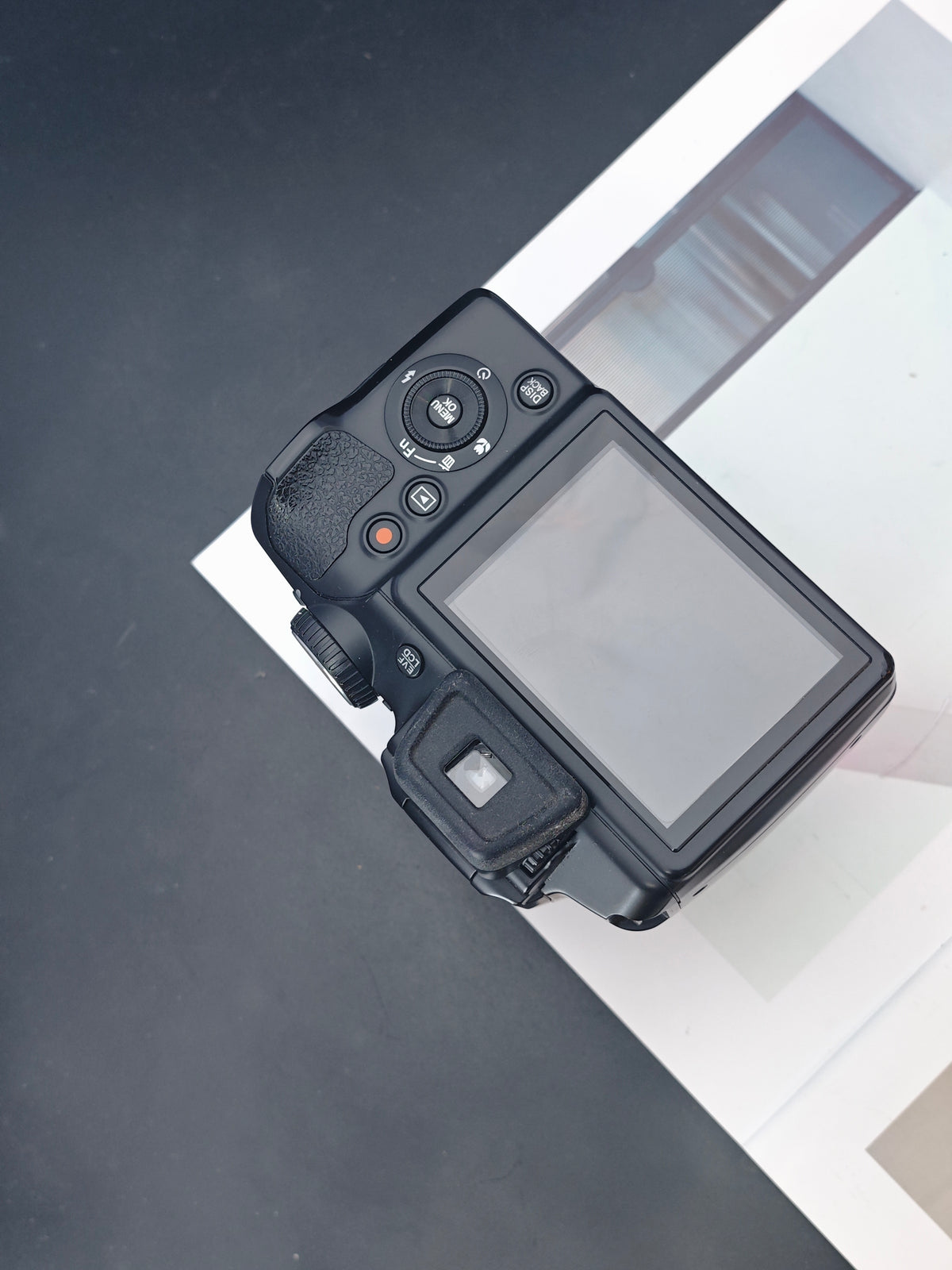 Used Fujifilm FinePix S8200 Digital Camera [with box]