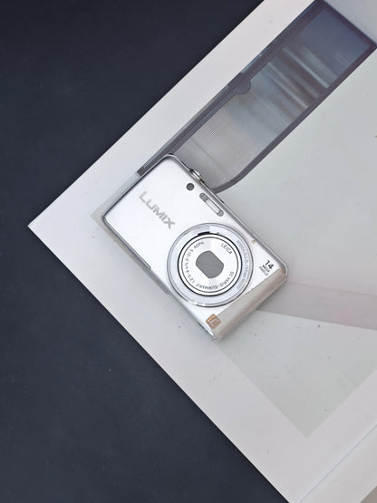 Used Panasonic Lumix DMC-FH6 silver Digital Camera [JPN only, No charger]