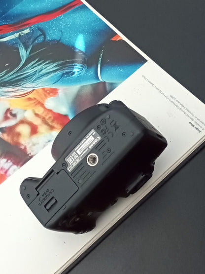 Used Canon EOS Kiss X7 with Canon Lens EF-S 18-55mm F3.5-5.6 IS STM [No charger]