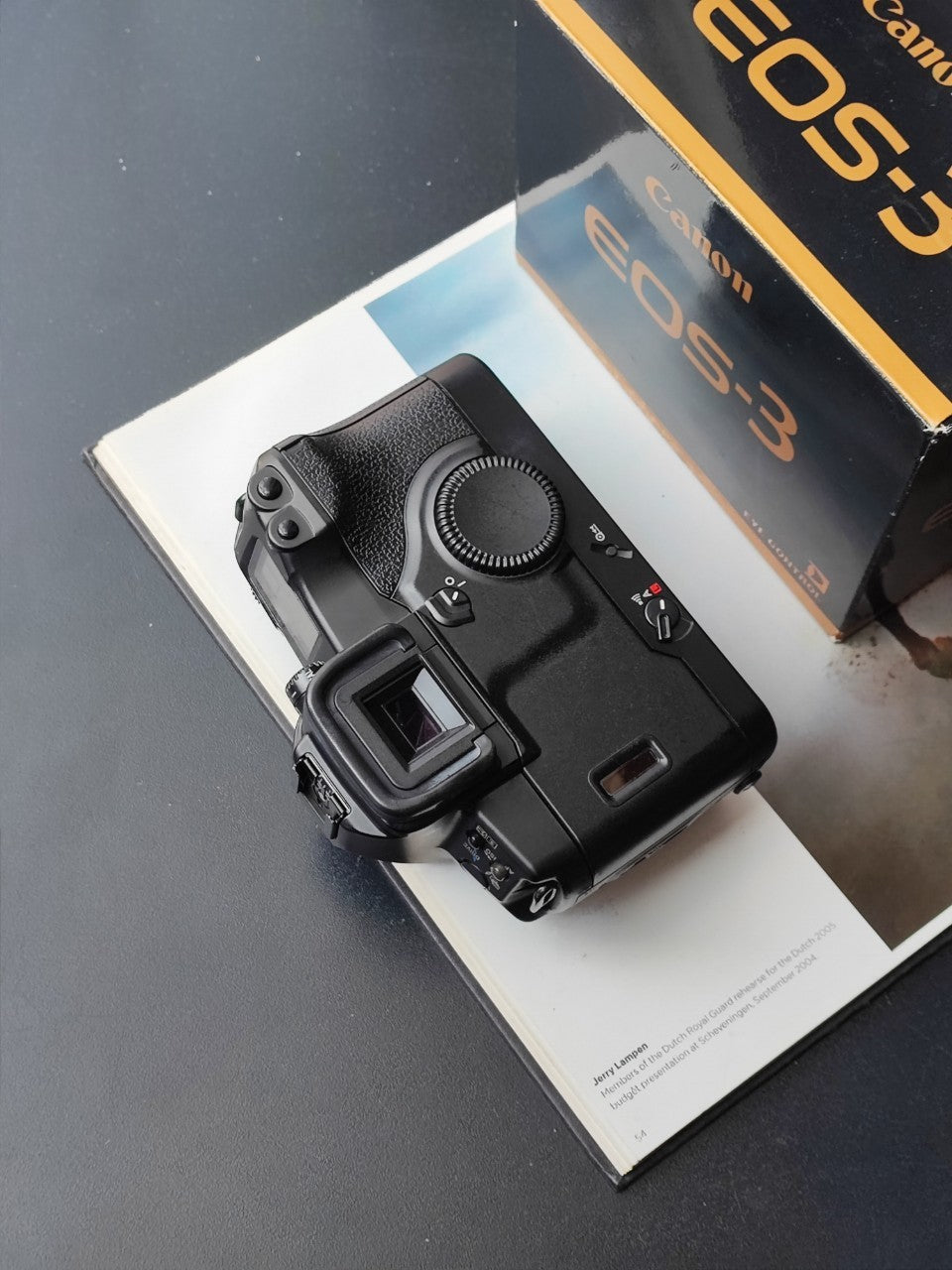 Canon EOS-3 with box